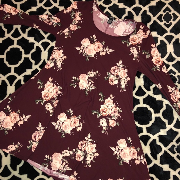 Dress - Picture 1 of 4